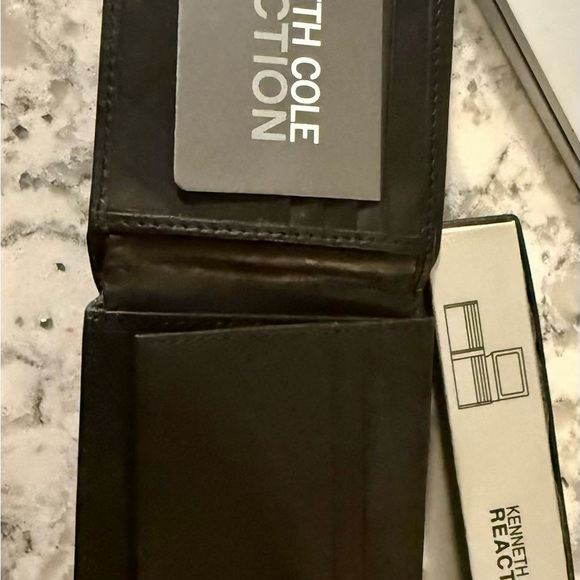 Kenneth Cole Wallet - Picture 2 of 2